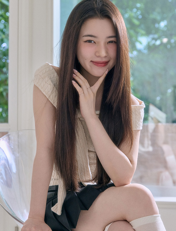 Light half wig) Slick layered cut Lilia (65cm)